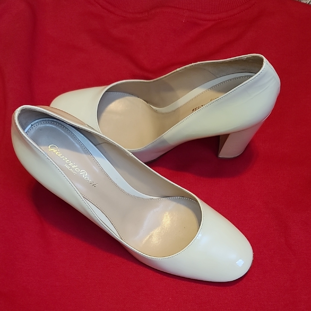 Gianvito Rossi Elegant Beige Heels